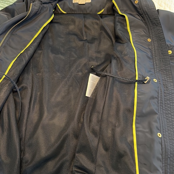 - Michael Kors Jacket Great detailing with gold hardware - Picture 7 of 8